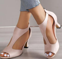 Sandália Aberta com Salto e Recortes Laterais