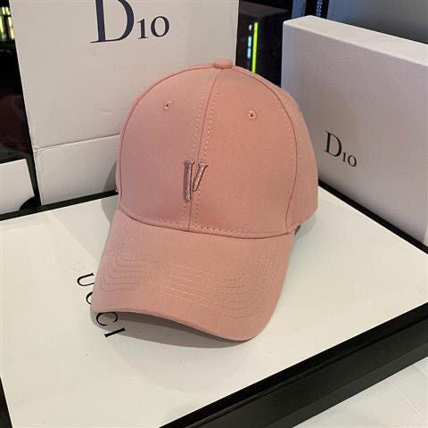 Boné Unissex Estilizado com Bordado Minimalista "V"