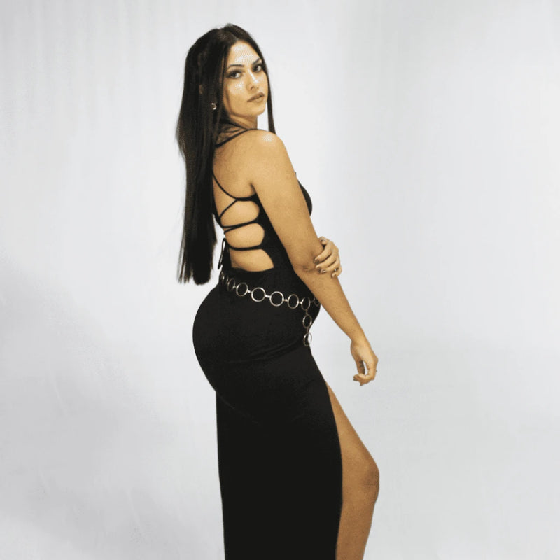 Vestido Longo Fendas Trançadas Elegante