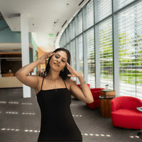 Vestido Longo Fendas Trançadas Elegante