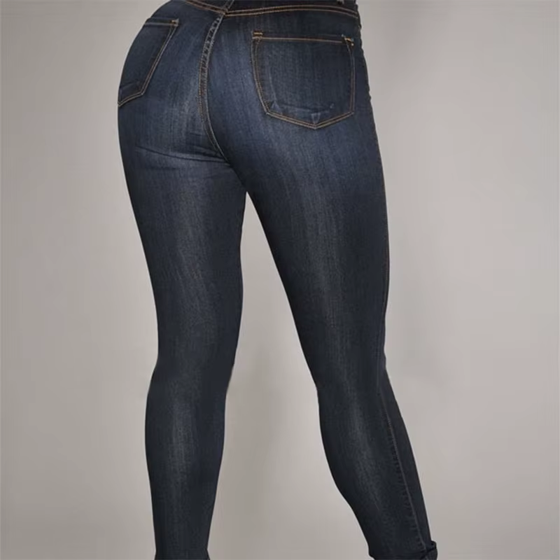 Calça Jeans Skinny com Botões Frontais