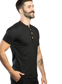 Camisa Henley Gola Padre com 3 Botões Amadeirados