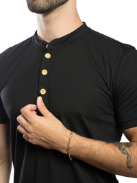 Camisa Henley Gola Padre com 3 Botões Amadeirados