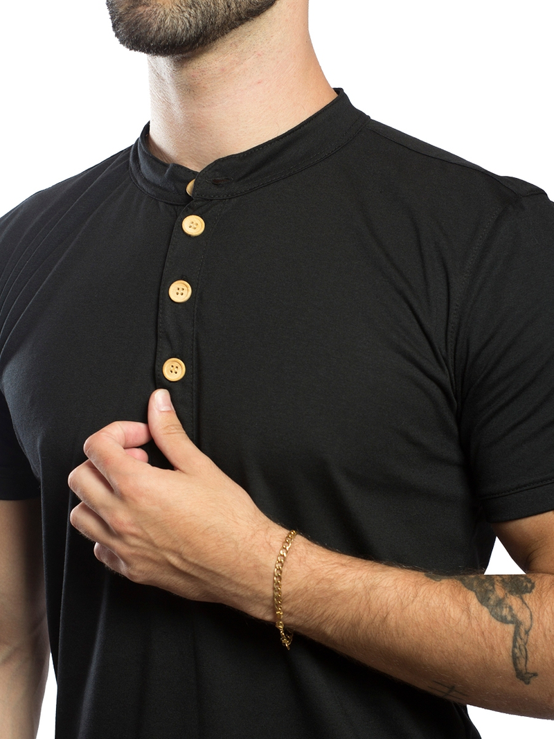 Camisa Henley Gola Padre com 3 Botões Amadeirados