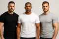 gere 3 homens musculosos usando camisetas caneladas de manga curta nas cores: preto, branco e cinza claro