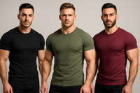 gere 3 homens musculosos usando camisetas caneladas de manga curta nas cores: preto, verde militar e bordô