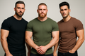 gere 3 homens musculosos usando camisetas caneladas de manga curta nas cores: preto, verde militar e marrom 
